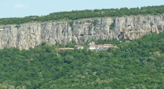 Патриаршески манастир "Св. Троица"