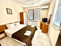 Villa Yanis