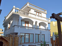 Villa Yanis