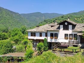 House for rent Avina
