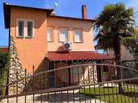Вила Паралия Кариани