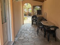 Вила Паралия Кариани