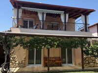 Вила Паралия Кариани