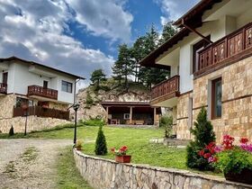Villa Farmhopping Village