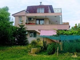 Вила под наем Каста