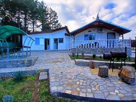 Villa for rent Moni