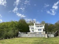 Къща за гости Хай Пойнт Вила