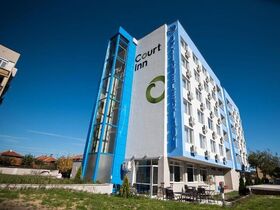 Хотел Court Inn